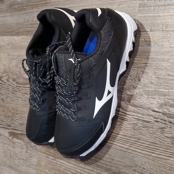 Mizuno Swift 9 Spike 6 Low Softball Cleats - Picture 2 of 4